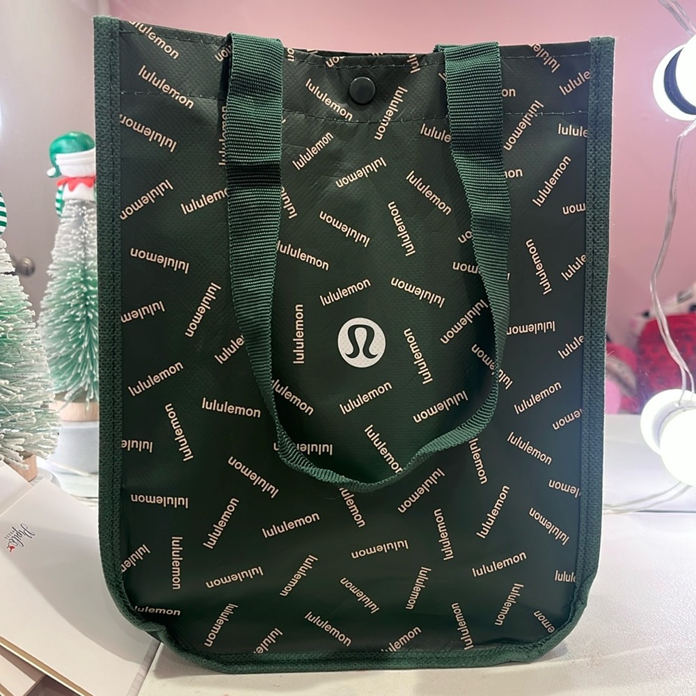 BRAND NEW LULU HOLIDAY BAG!